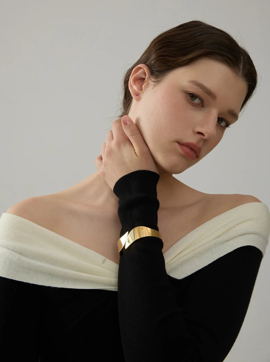 Glossy Wide Geometric Bangle