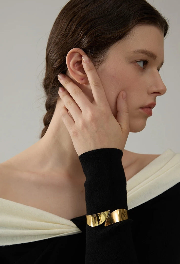 Glossy Wide Geometric Bangle