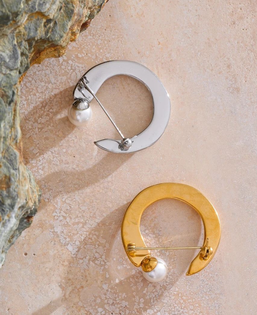 U-Pearl Brooch