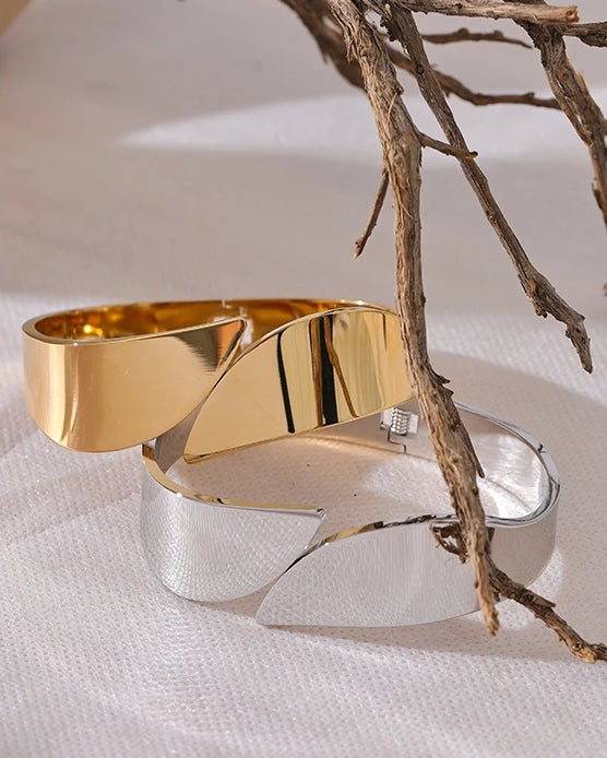 Glossy Wide Geometric Bangle