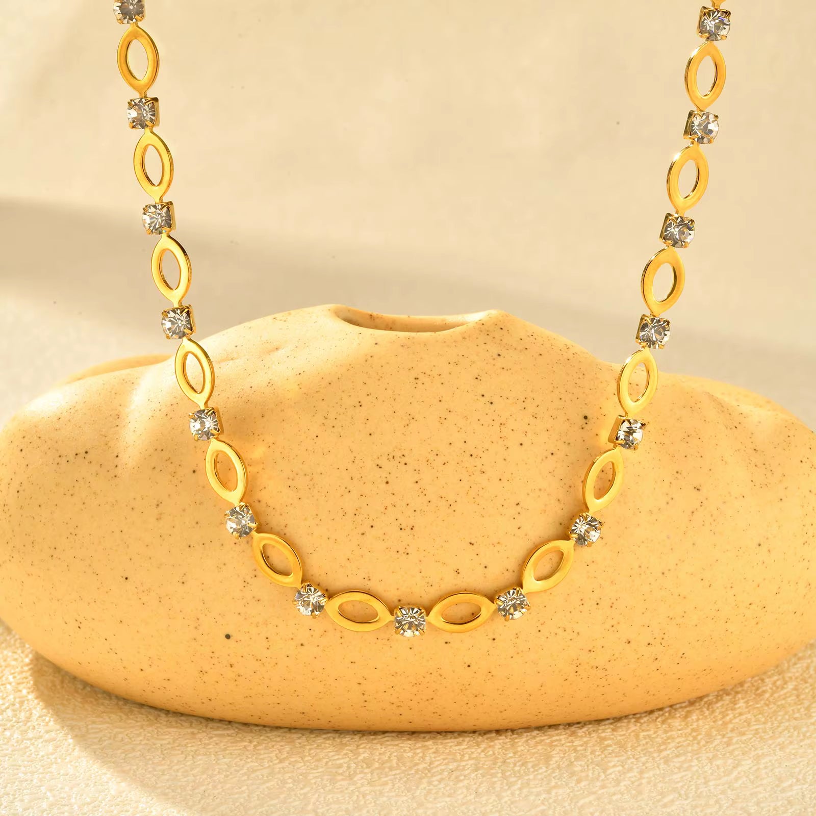 Zircon Hollow Oval Chain Necklace