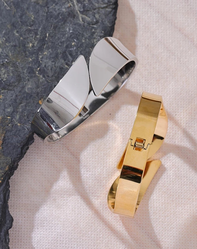 Glossy Wide Geometric Bangle