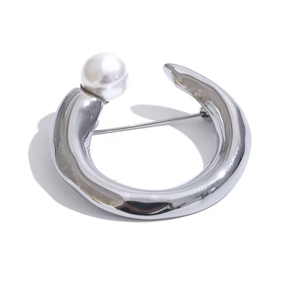 U-Pearl Brooch