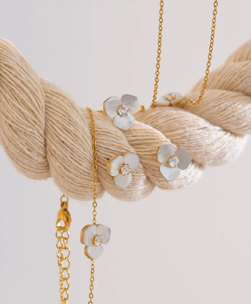 Natural Shell Flower Jewelry Set (Necklace, Bracelet, Earrings & Ring)