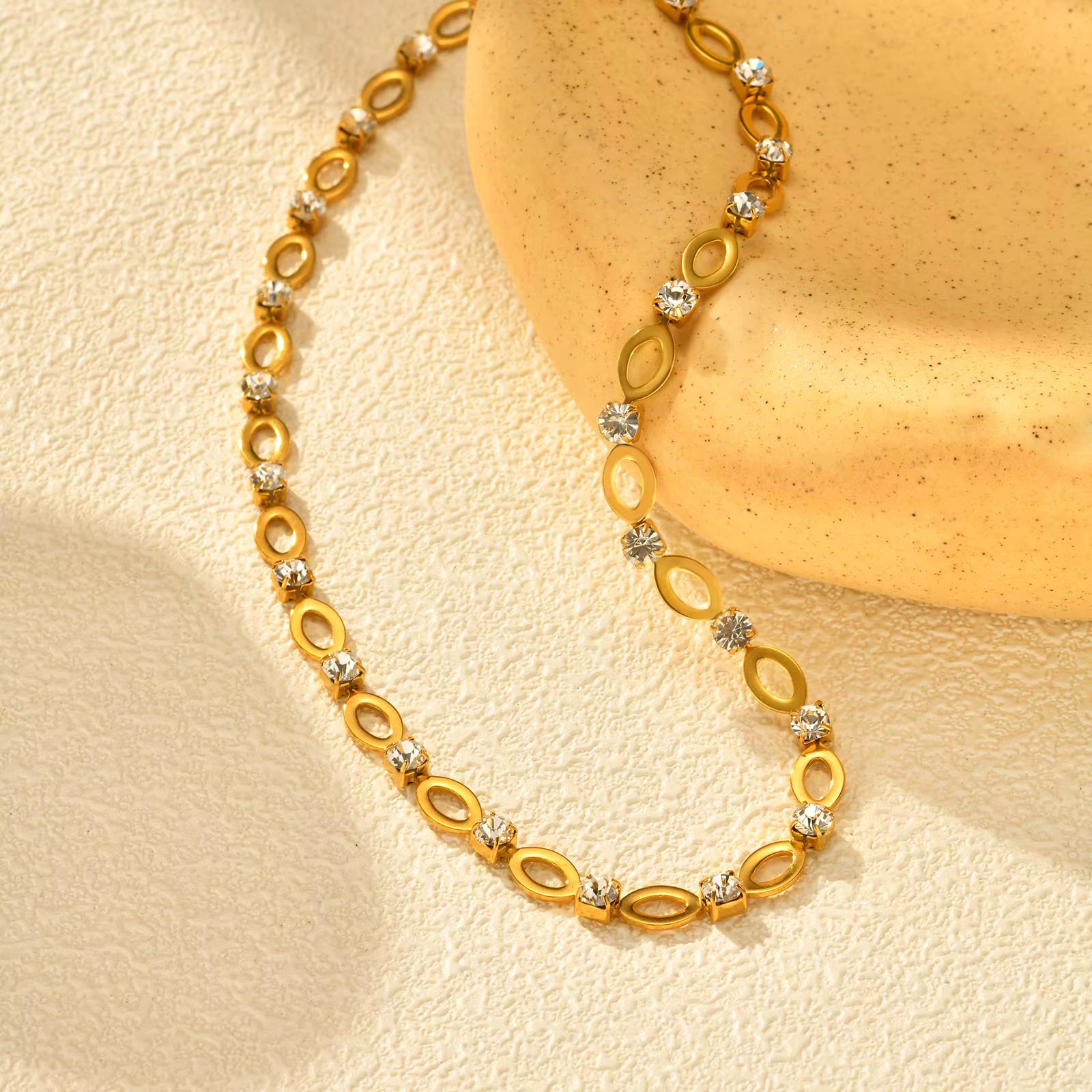 Zircon Hollow Oval Chain Necklace