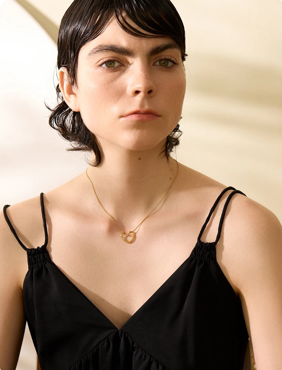 Hollow Hearth Pendant Necklace