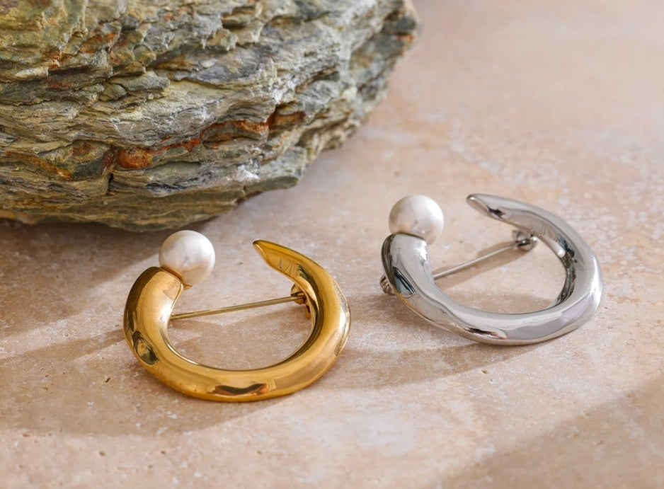 U-Pearl Brooch