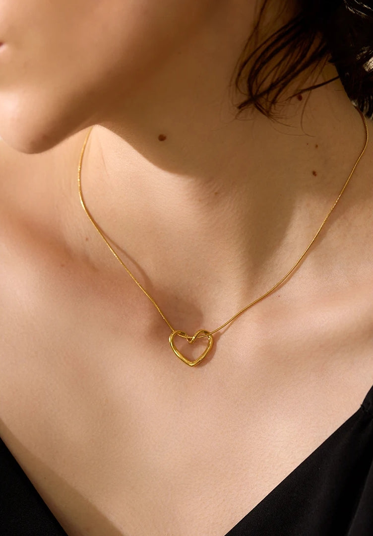 Hollow Hearth Pendant Necklace