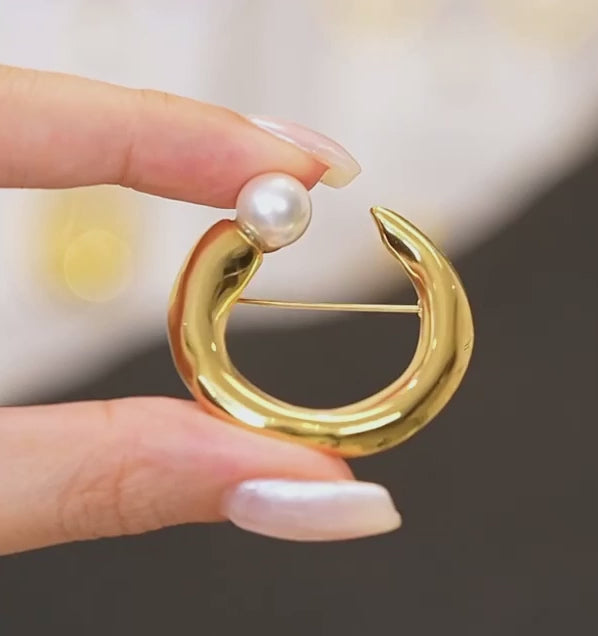 U-Pearl Brooch