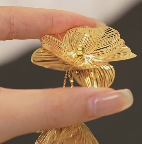 Bold Flower Petal Brooch