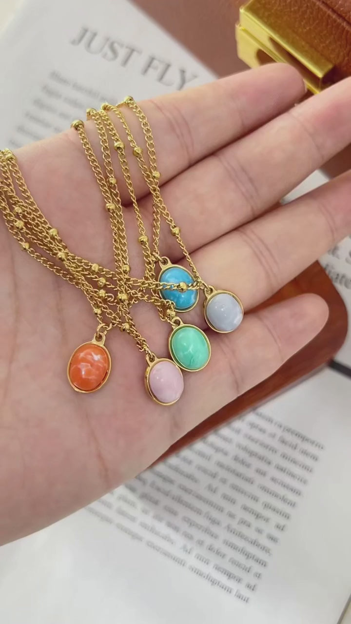 Jelly Stone Pendant Necklace